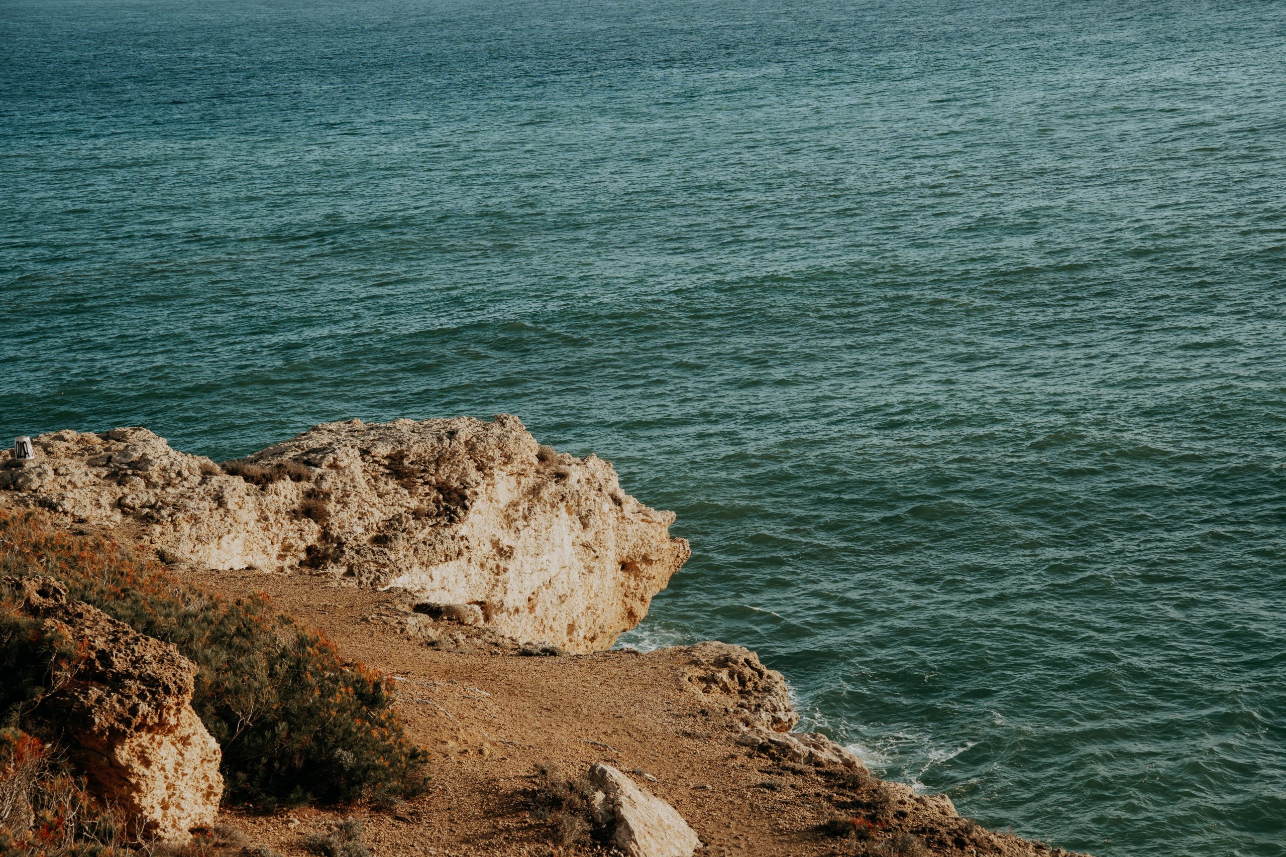 mesogeios-kausones-thalassia-aura